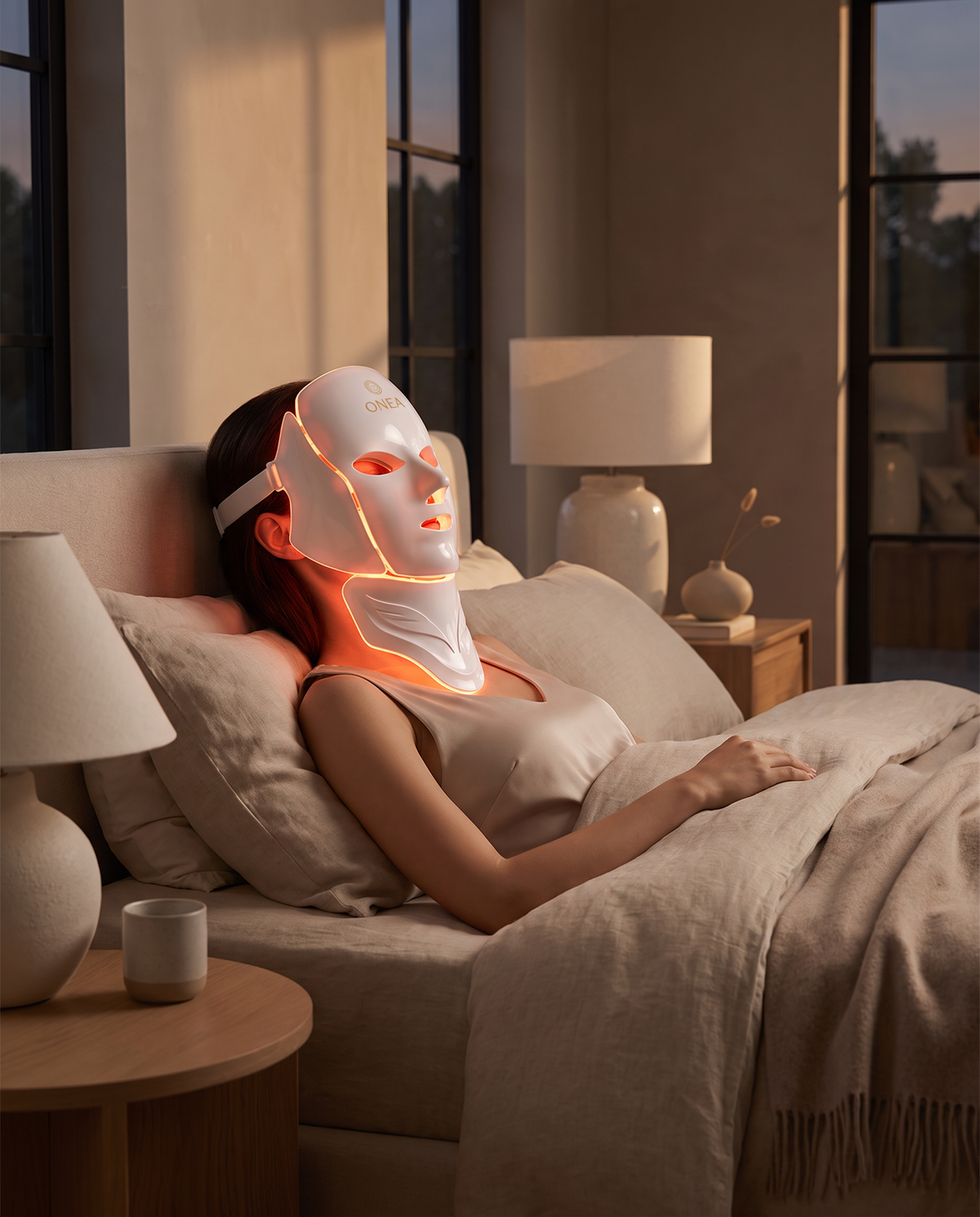 Masque LED Luminothérapie ONEA porté - rituel beauté